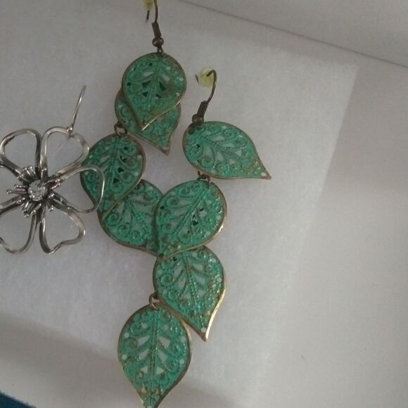 Set of earrings - Picture 3 of 3